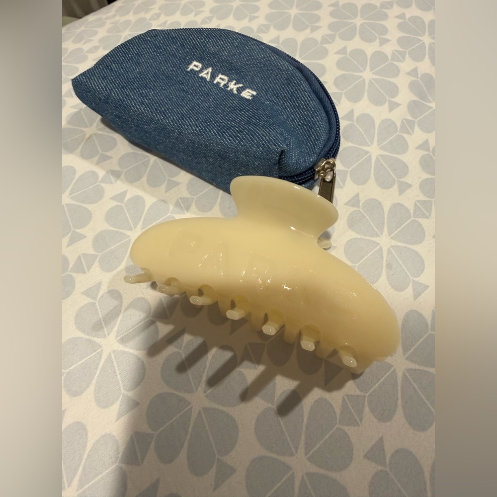 Parke Claw clip peel